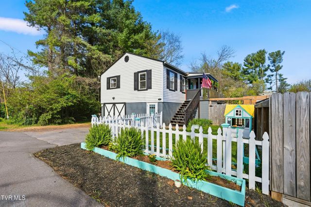 450 South Riverside Drive, Elizabethton, TN 37643