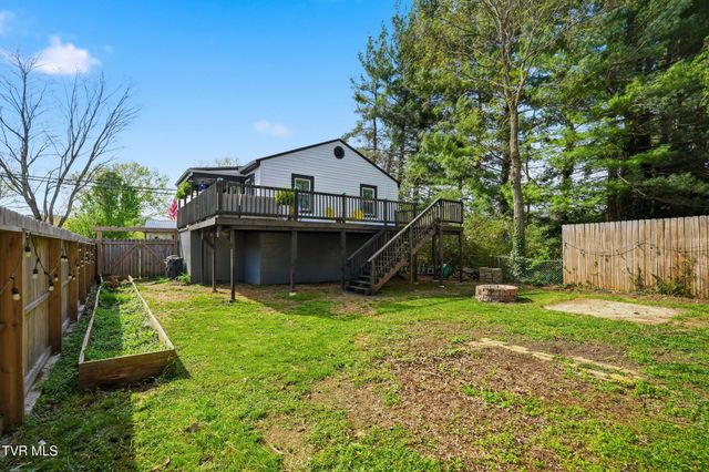 450 South Riverside Drive, Elizabethton, TN 37643