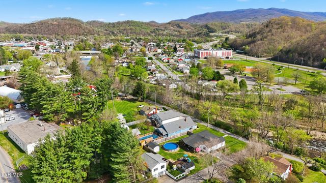 450 South Riverside Drive, Elizabethton, TN 37643