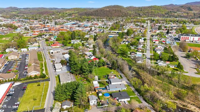 450 South Riverside Drive, Elizabethton, TN 37643