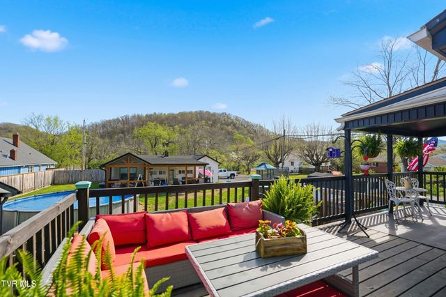 450 South Riverside Drive, Elizabethton, TN 37643