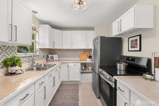 10417 17th Avenue SW, Seattle, WA 98146