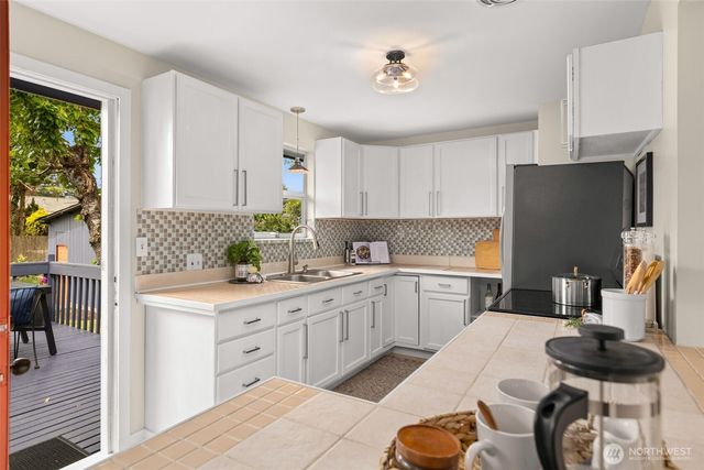 10417 17th Avenue SW, Seattle, WA 98146