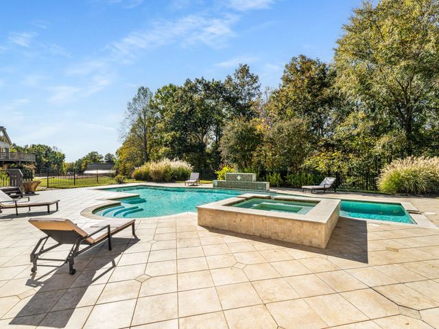 1032 Forest Dr, Kingston Springs, TN 37082