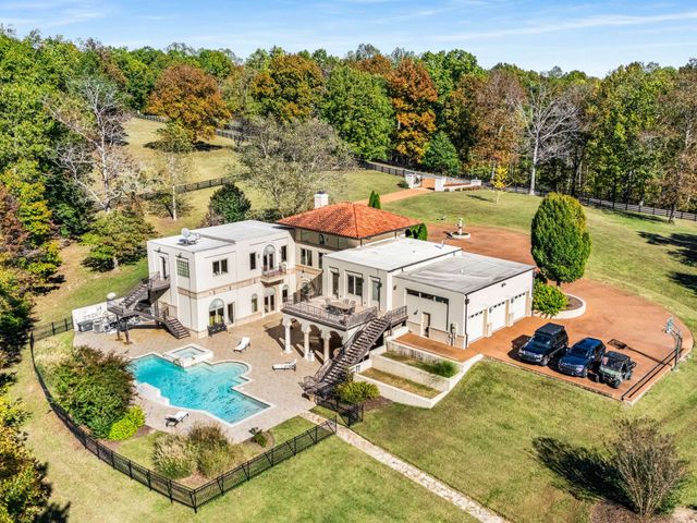 1032 Forest Dr, Kingston Springs, TN 37082