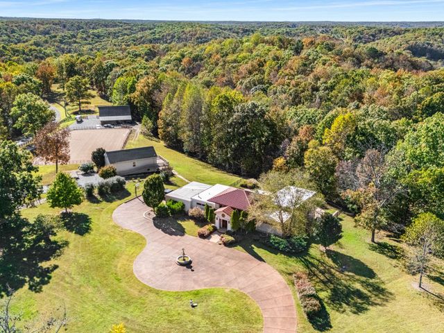 1032 Forest Dr, Kingston Springs, TN 37082