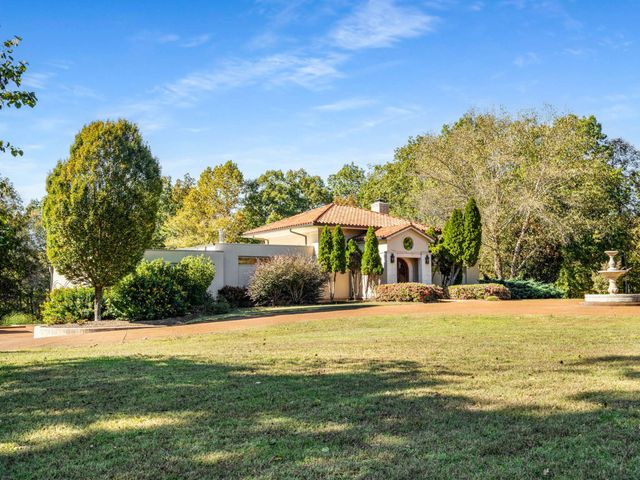 1032 Forest Dr, Kingston Springs, TN 37082