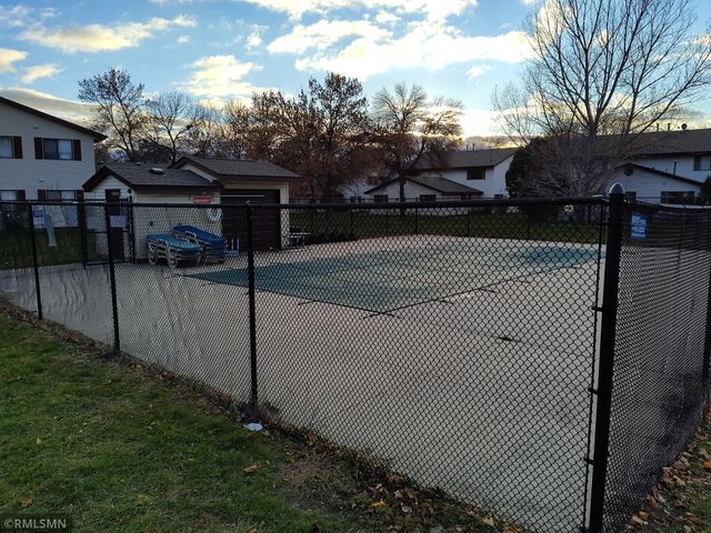 6631 84th Court N, Brooklyn Park, MN 55445