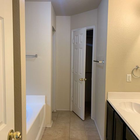 208 N Rolling Meadows Drive N, Wylie, TX 75098
