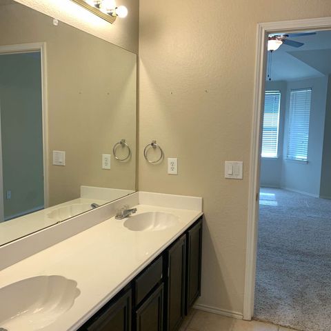 208 N Rolling Meadows Drive N, Wylie, TX 75098