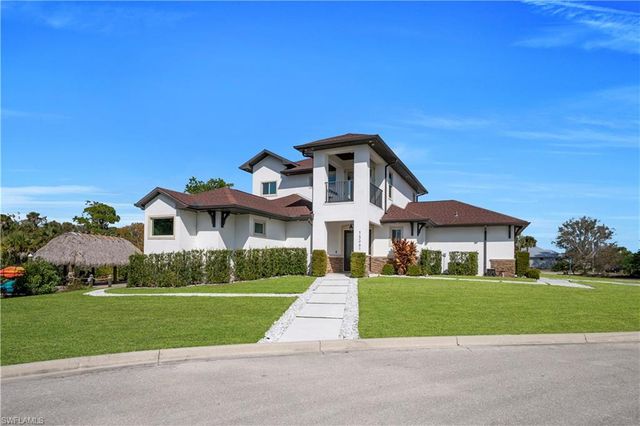 15361 River Cove CT, North Fort Myers, FL 33917