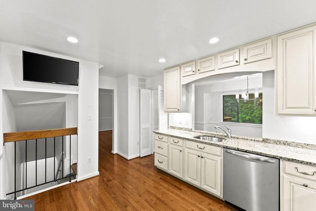 2597 TREE HOUSE DR, Woodbridge, VA 22192