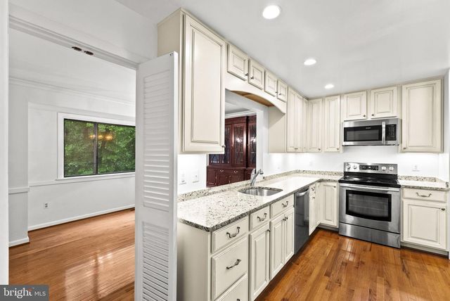 2597 TREE HOUSE DR, Woodbridge, VA 22192