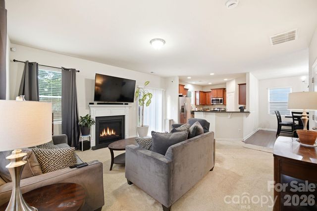 504 Knothole Lane, Charlotte, NC 28214