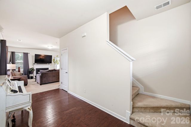 504 Knothole Lane, Charlotte, NC 28214