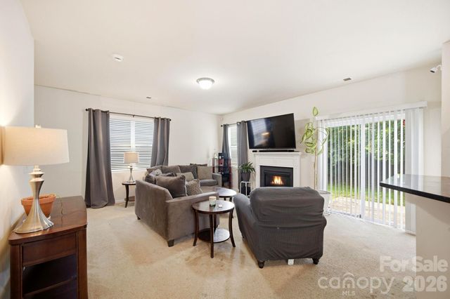 504 Knothole Lane, Charlotte, NC 28214