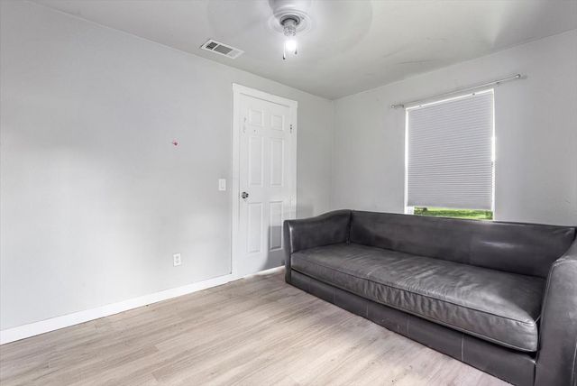 1311 S Clements Street, Gainesville, TX 76240