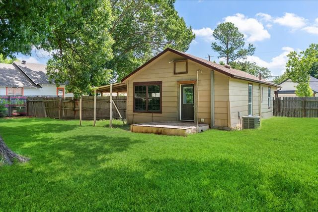 1311 S Clements Street, Gainesville, TX 76240