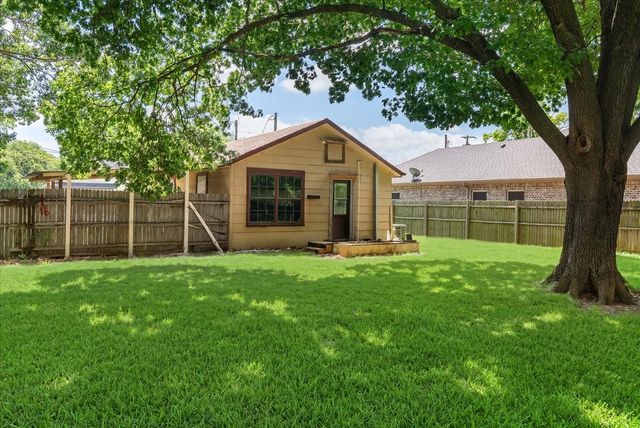 1311 S Clements Street, Gainesville, TX 76240