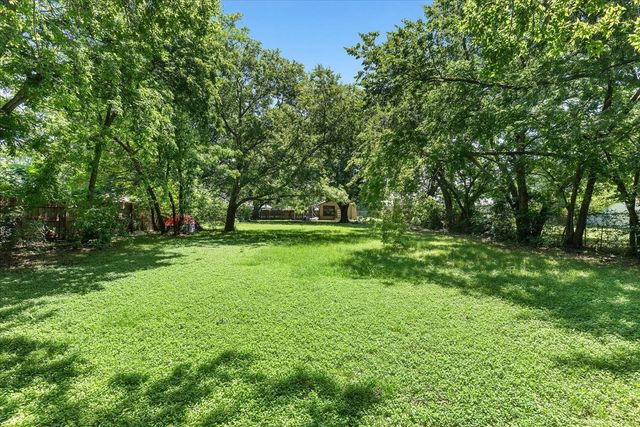 1311 S Clements Street, Gainesville, TX 76240