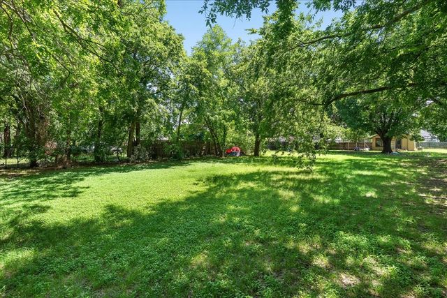 1311 S Clements Street, Gainesville, TX 76240