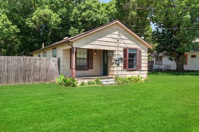 1311 S Clements Street, Gainesville, TX 76240