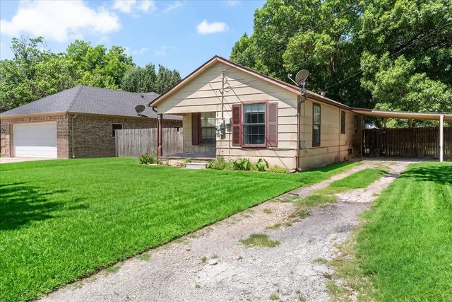 1311 S Clements Street, Gainesville, TX 76240