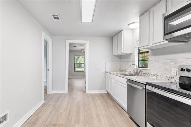 1311 S Clements Street, Gainesville, TX 76240