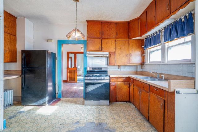 1320 11th Street, Rock Island, IL 61201