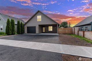 906 S 5th Avenue, Kelso, WA 98626