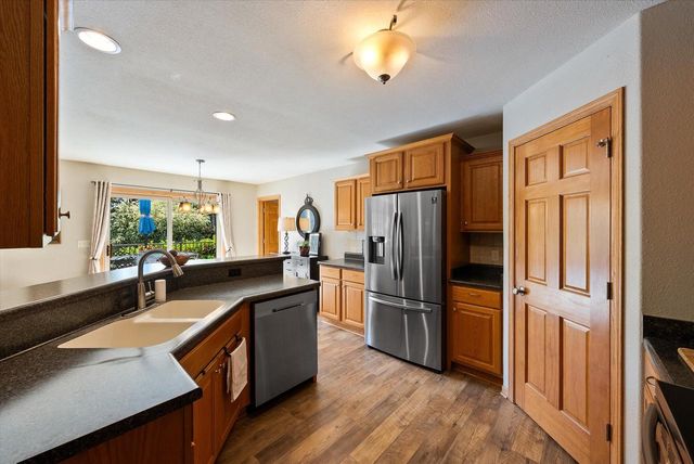 1716 Highlandview DRIVE, West Bend, WI 53095