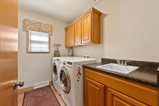 1716 Highlandview DRIVE, West Bend, WI 53095