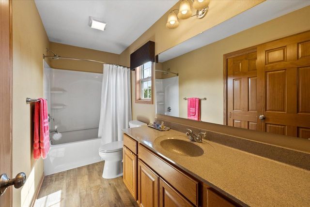 1716 Highlandview DRIVE, West Bend, WI 53095