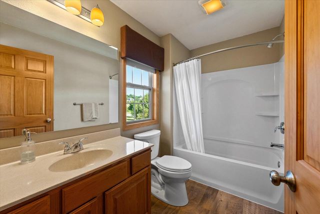 1716 Highlandview DRIVE, West Bend, WI 53095