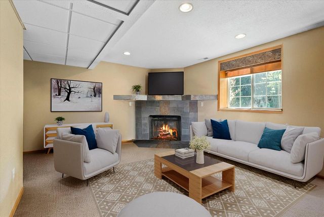 1716 Highlandview DRIVE, West Bend, WI 53095