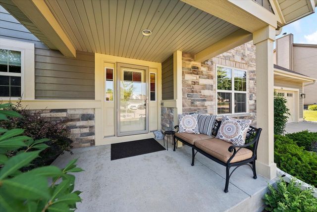 1716 Highlandview DRIVE, West Bend, WI 53095