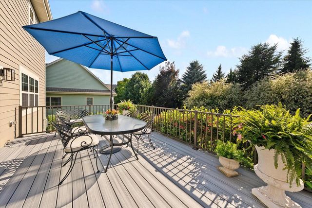 1716 Highlandview DRIVE, West Bend, WI 53095
