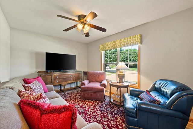 1716 Highlandview DRIVE, West Bend, WI 53095