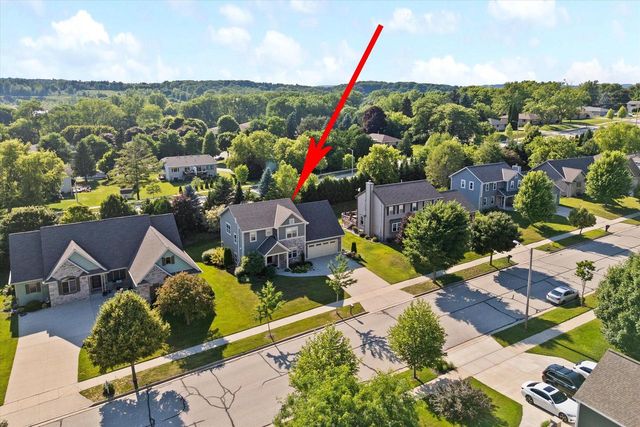 1716 Highlandview DRIVE, West Bend, WI 53095
