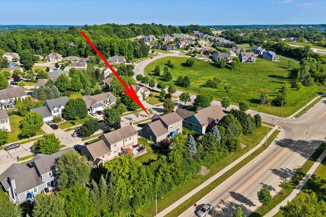 1716 Highlandview DRIVE, West Bend, WI 53095