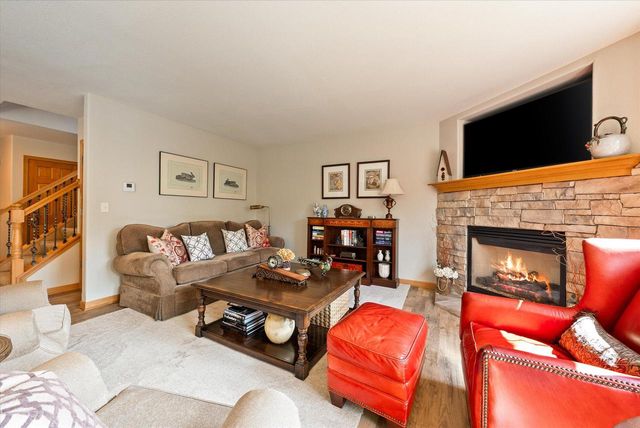 1716 Highlandview DRIVE, West Bend, WI 53095