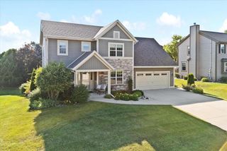 1716 Highlandview DRIVE, West Bend, WI 53095