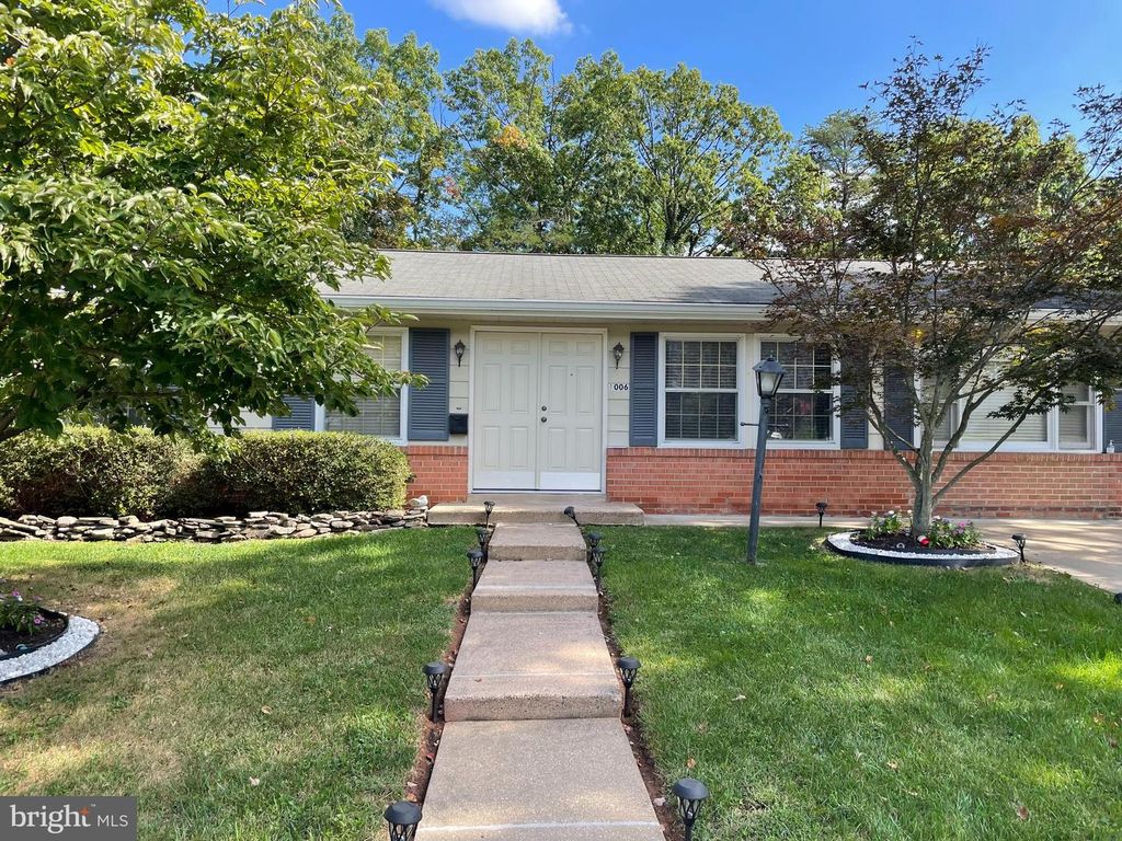 1006 S GREENTHORN AVE, Sterling, VA 20164