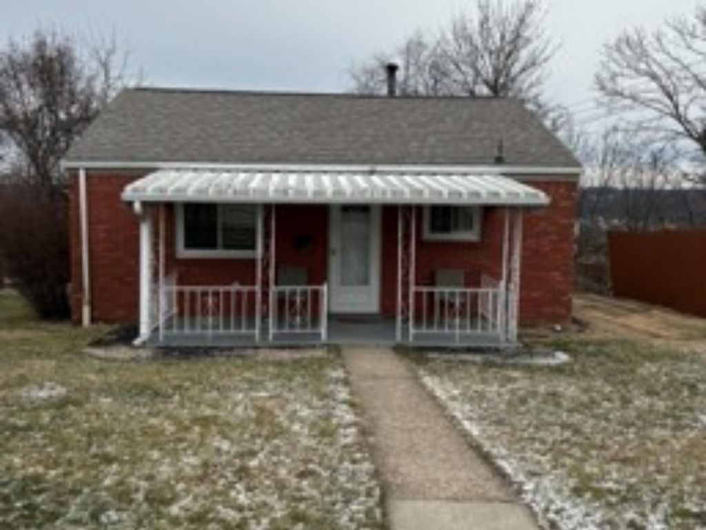 108 Delrose Dr, Liberty Boro, PA 15133