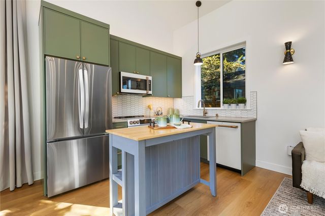 10039 13th Avenue NW, Seattle, WA 98177