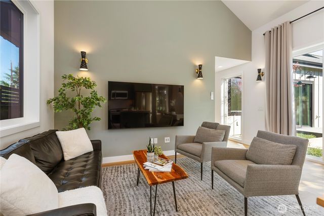 10039 13th Avenue NW, Seattle, WA 98177