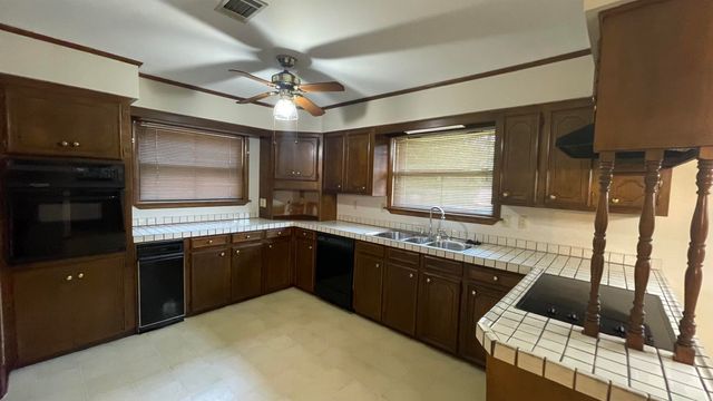 1710 Hidden Valley Drive, Benton, AR 72019