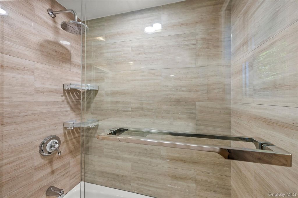 26 Sycamore Road, Valley Stream, NY 11581 — photo 3