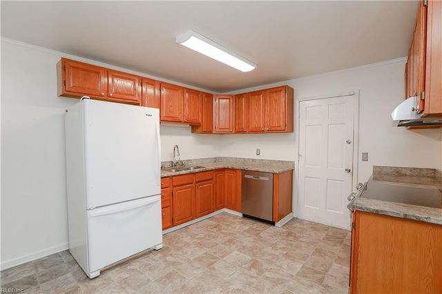 348 Wrexham CT, Hampton, VA 23669