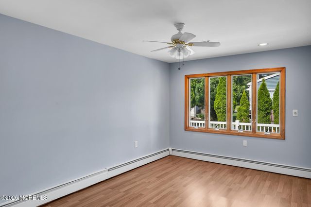 8 Manitoba Court, Toms River, NJ 08757